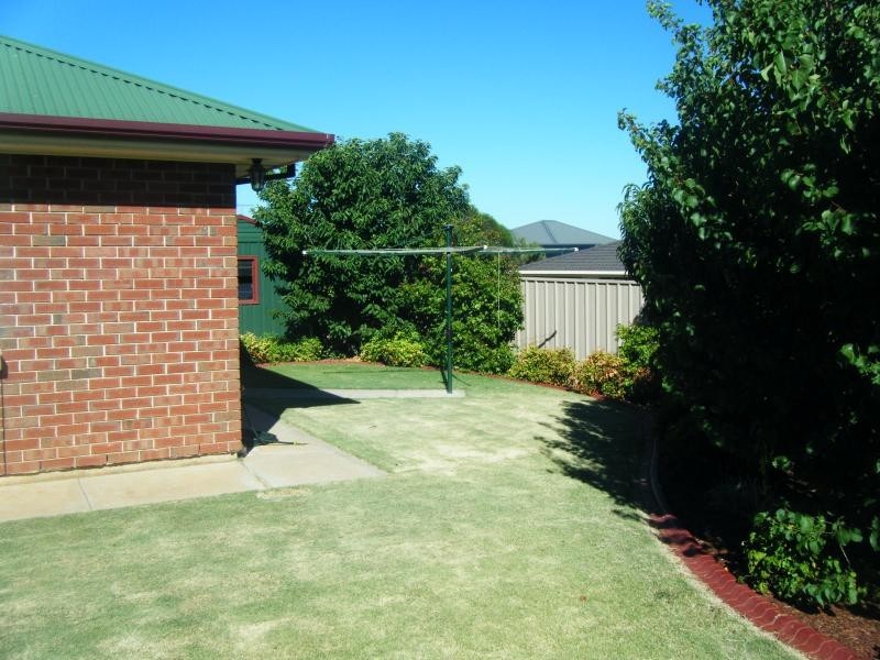 5 Thiele Crescent, Evanston Park SA 5116