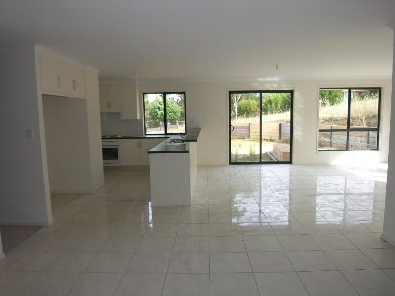 10 Whiteman Road, Williamstown SA 5351