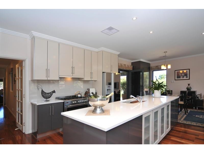 2 Whiteman Road, Williamstown SA 5351