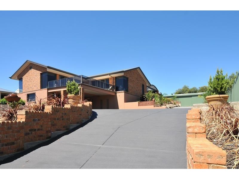 2 Whiteman Road, Williamstown SA 5351