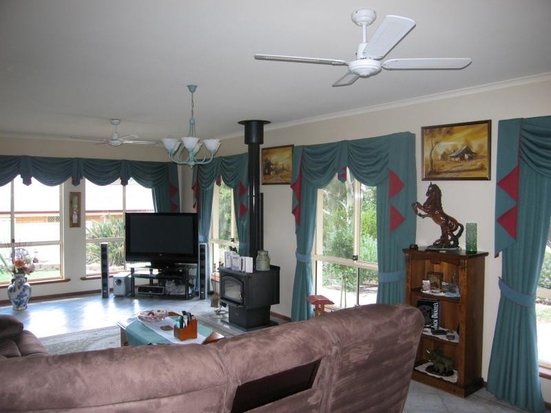 22 Whiteman Road, Williamstown SA 5351