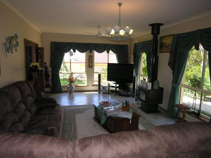 22 Whiteman Road, Williamstown SA 5351