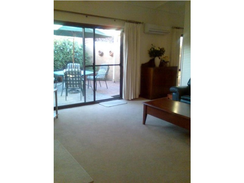 Unit 2/70 Farnham Road, Keswick SA 5035