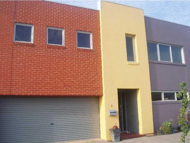 5 Portsmouth Lane, Mawson Lakes SA 5095