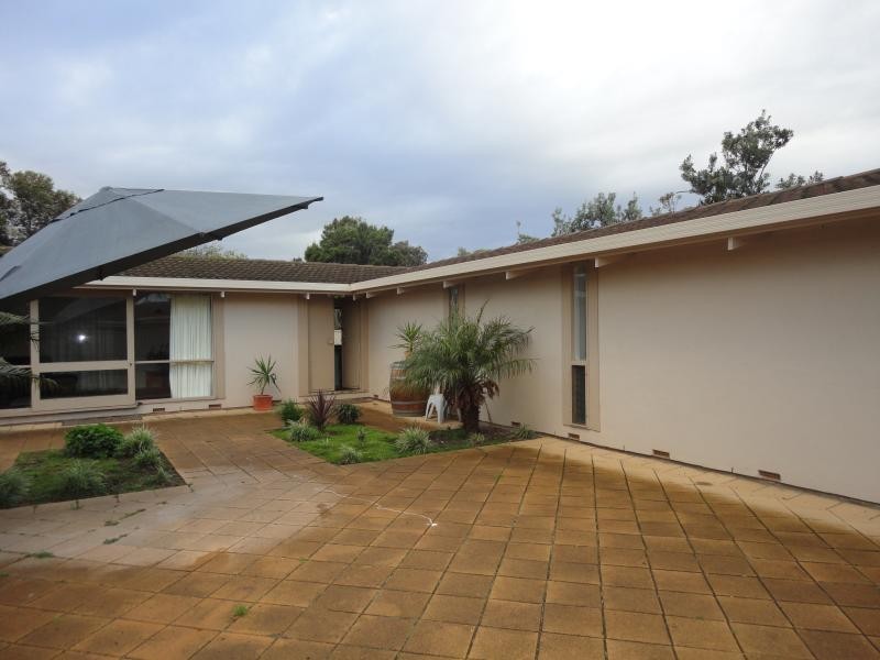 5 Karumba Place, West Lakes Shore SA 5020