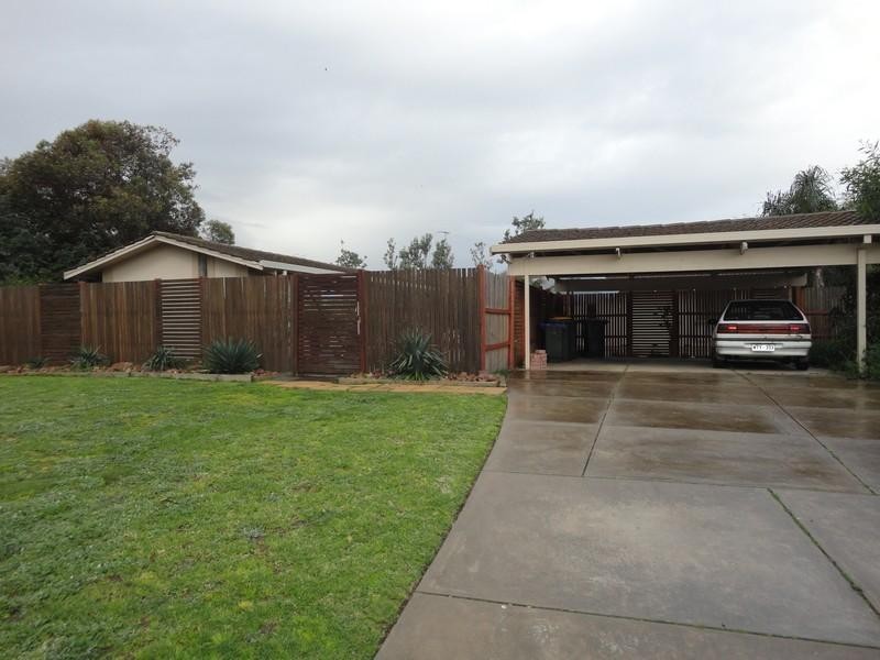 5 Karumba Place, West Lakes Shore SA 5020