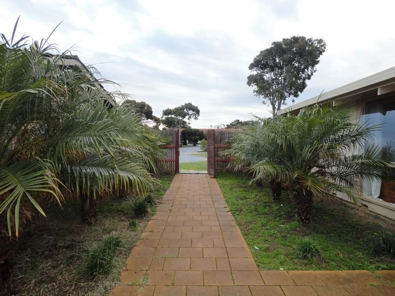 5 Karumba Place, West Lakes Shore SA 5020