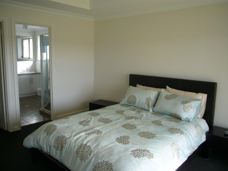 32 Wentworth Parade, Hindmarsh Island SA 5214