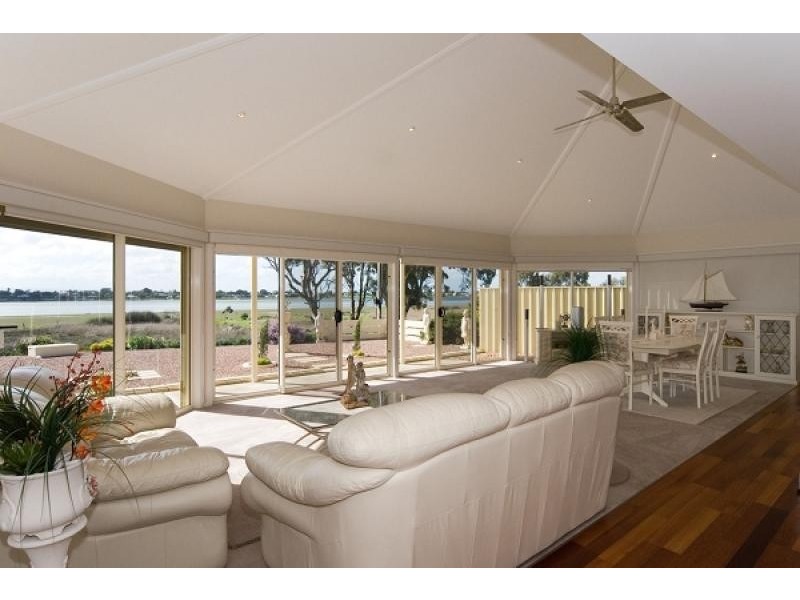 93 Captain Sturt Parade, Hindmarsh Island SA 5214