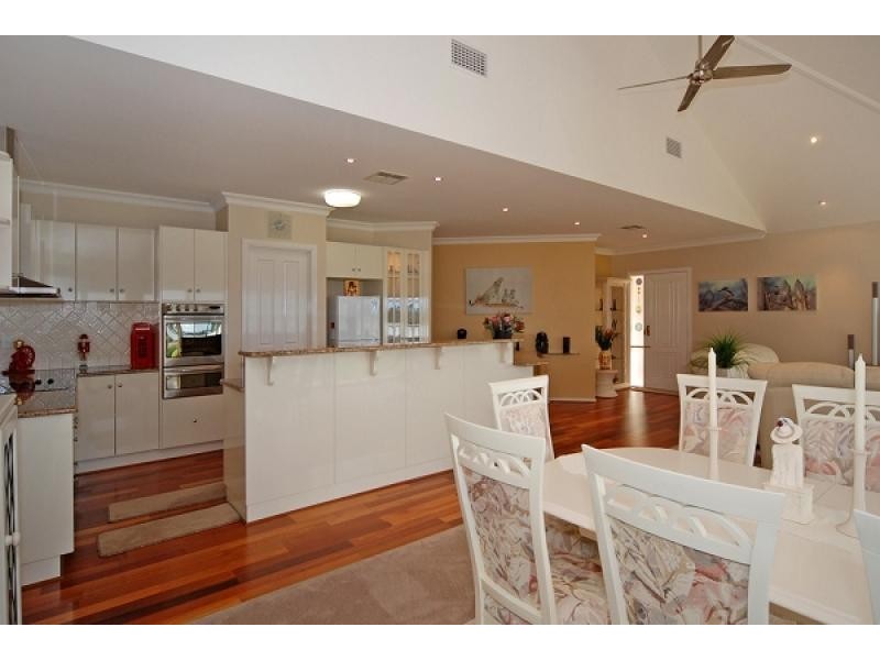 93 Captain Sturt Parade, Hindmarsh Island SA 5214