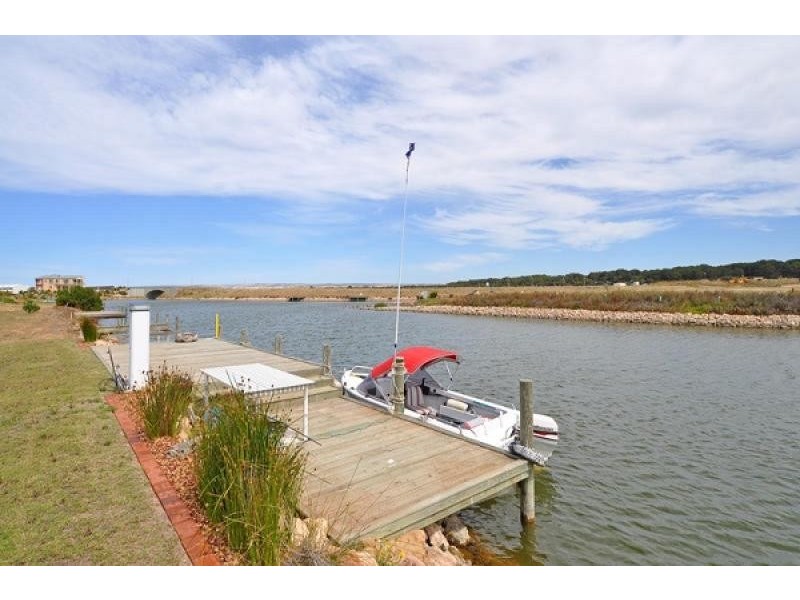 82 Britannia Parade, Hindmarsh Island SA 5214