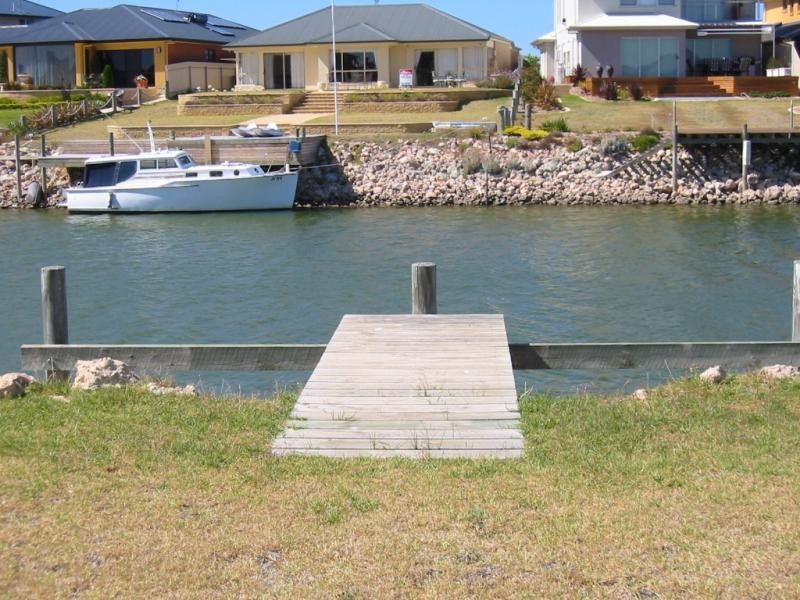 35 Britannia Parade, Hindmarsh Island SA 5214