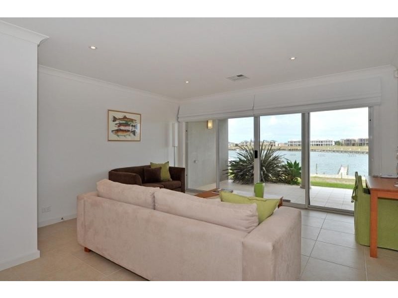 43 Vesta Drive, Hindmarsh Island SA 5214