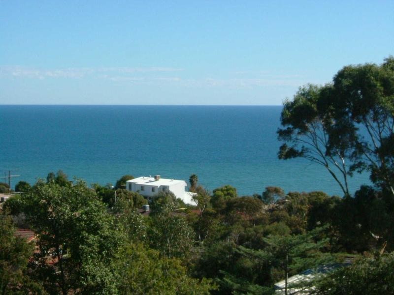 10 INGOMAR COURT, Hallett Cove SA 5158