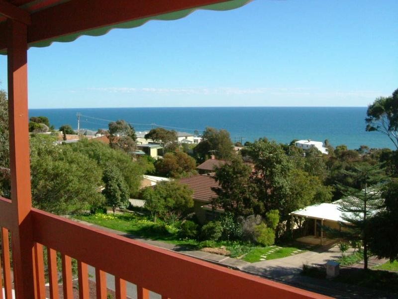 10 INGOMAR COURT, Hallett Cove SA 5158