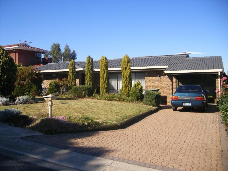 9 ROGANA CRESCENT, Hallett Cove SA 5158