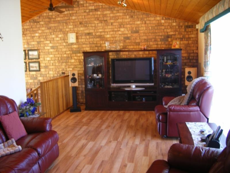 9 ROGANA CRESCENT, Hallett Cove SA 5158
