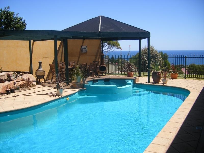 1 WONGGO STREET, Hallett Cove SA 5158