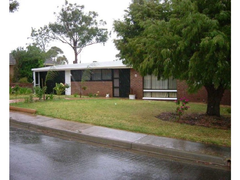 5 SOVEREIGN STREET, Hallett Cove SA 5158