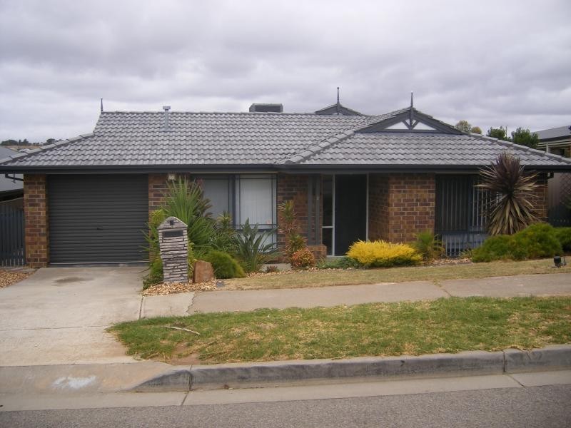 2 BRAMPTON COURT, Hallett Cove SA 5158