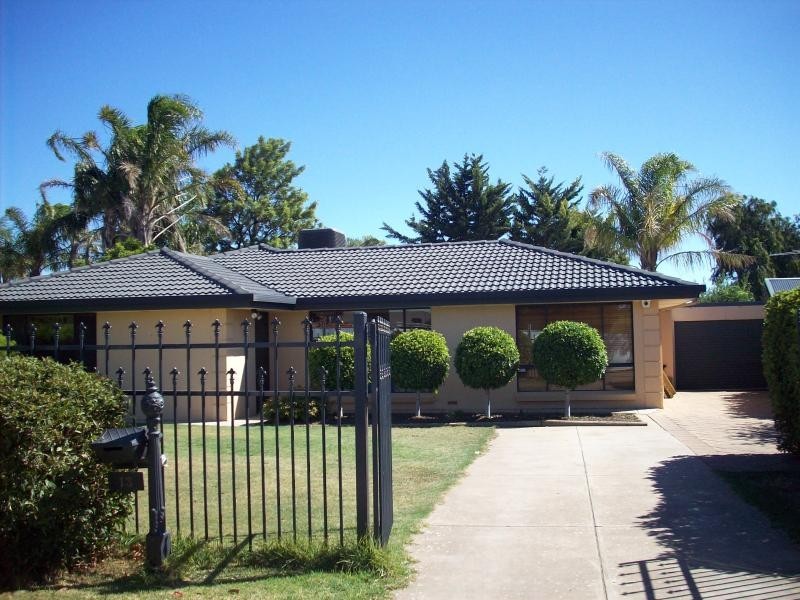 13 SHAKES CRESCENT, Hallett Cove SA 5158