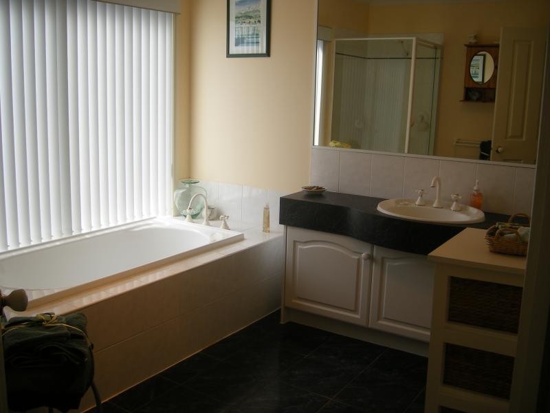 20 Ingleton Drive, Hallett Cove SA 5158