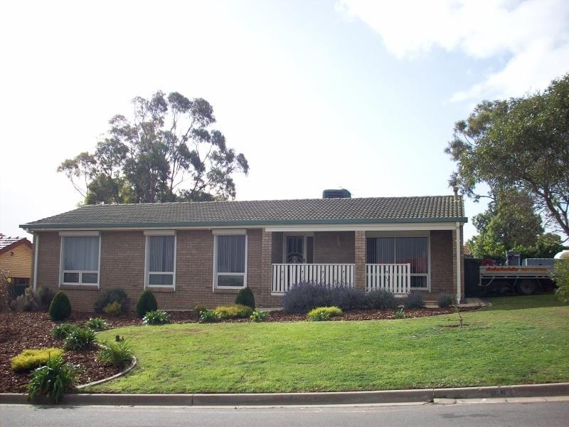8 THERMOPYLAE CRESCENT, Hallett Cove SA 5158