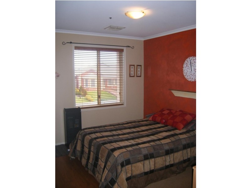 24 Ingleton Drive, Hallett Cove SA 5158