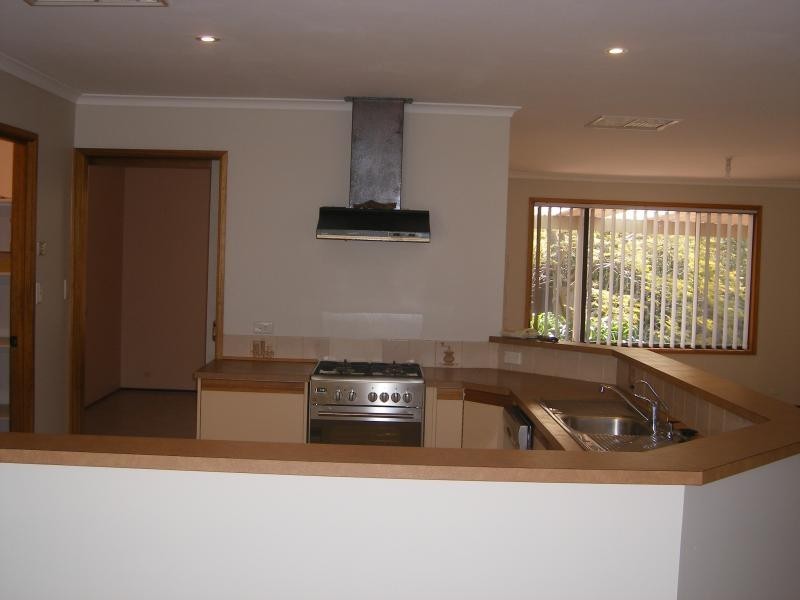 38 Barton Drive, Trott Park SA 5158