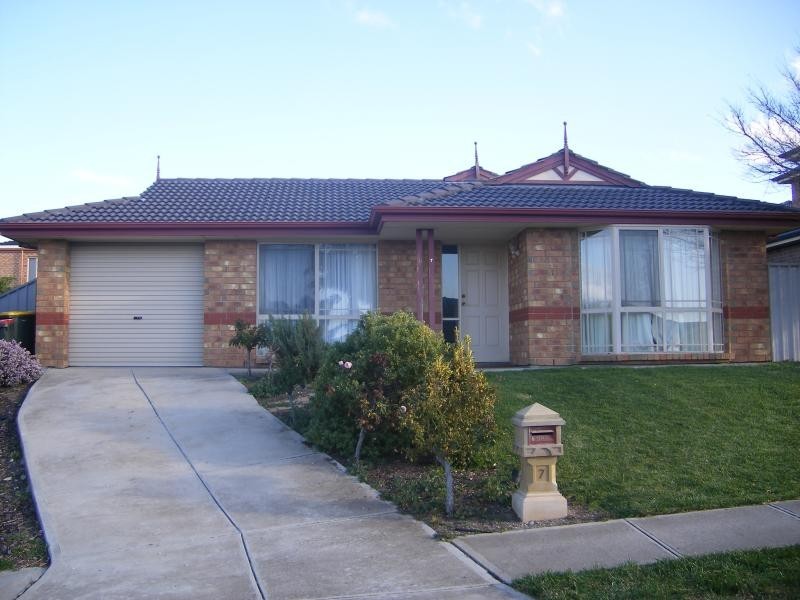 7 Ingleton Drive, Hallett Cove SA 5158