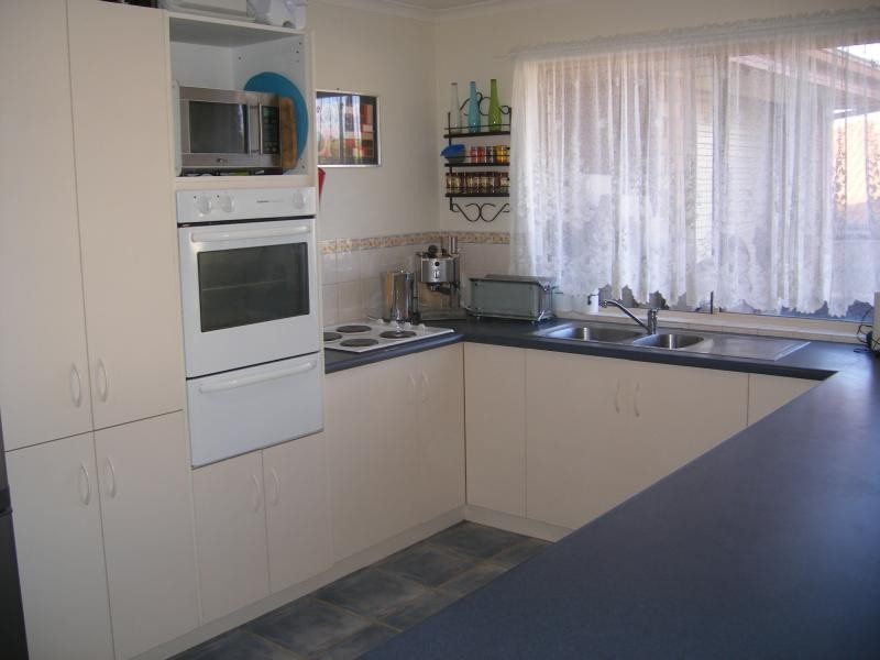 7 Ingleton Drive, Hallett Cove SA 5158