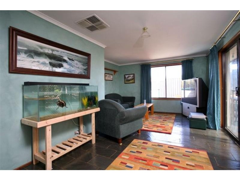 17 Lyons Circuit, Trott Park SA 5158