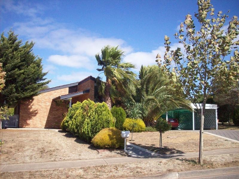 21 Barton Drive, Trott Park SA 5158