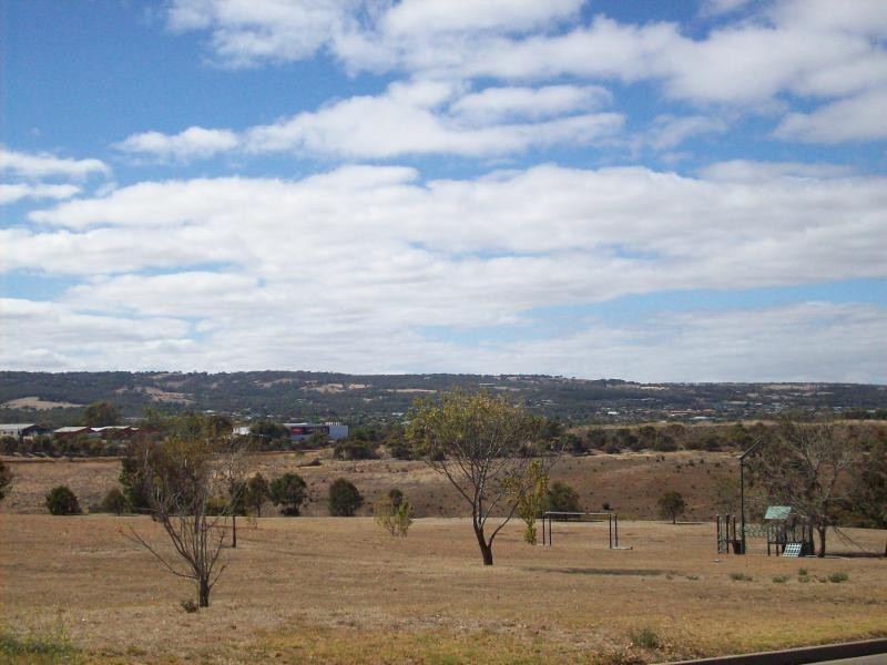 21 Barton Drive, Trott Park SA 5158