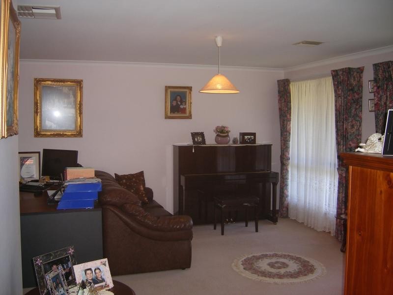 36 Barton Drive, Trott Park SA 5158