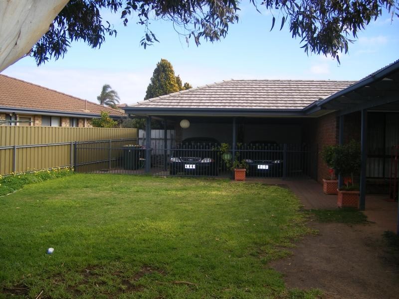 36 Barton Drive, Trott Park SA 5158