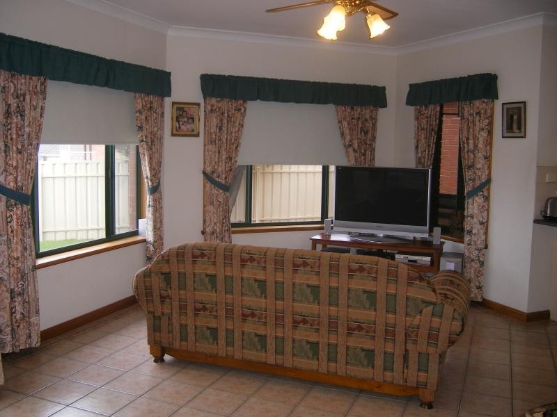 1 Petrel Close, Hallett Cove SA 5158