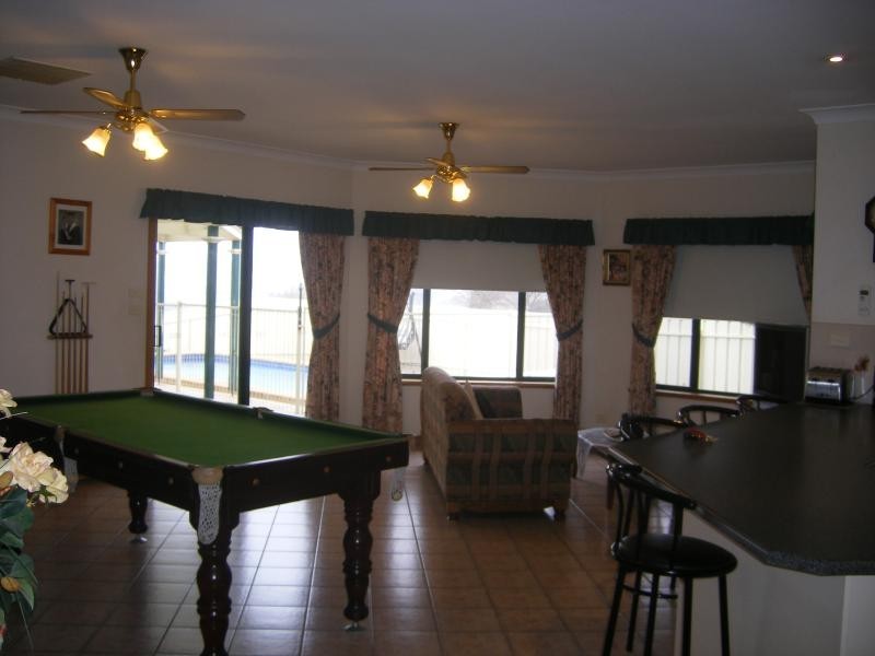 1 Petrel Close, Hallett Cove SA 5158