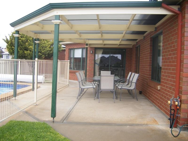 1 Petrel Close, Hallett Cove SA 5158