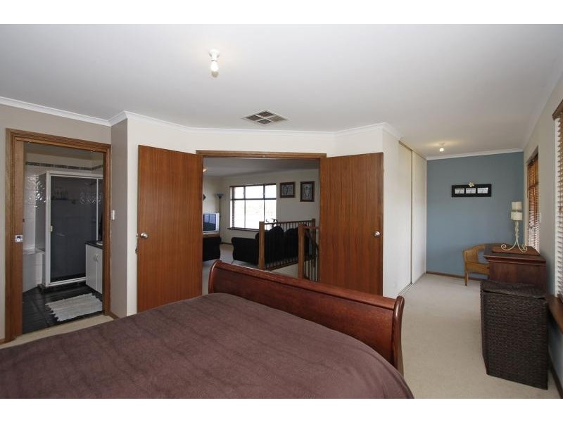 38 Elizabeth Crescent, Hallett Cove SA 5158