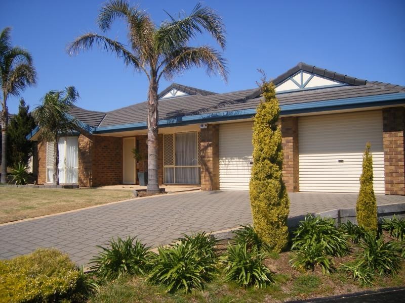 25 Ingleton Drive, Hallett Cove SA 5158