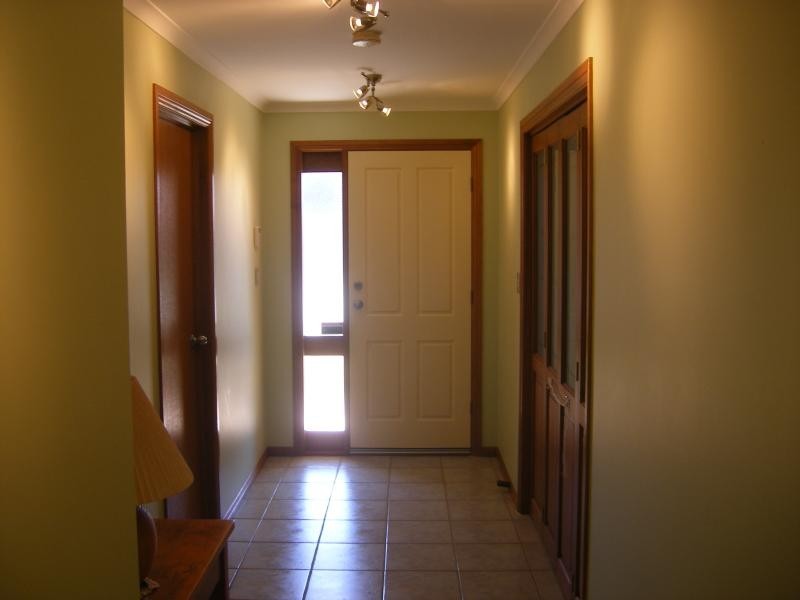 25 Ingleton Drive, Hallett Cove SA 5158