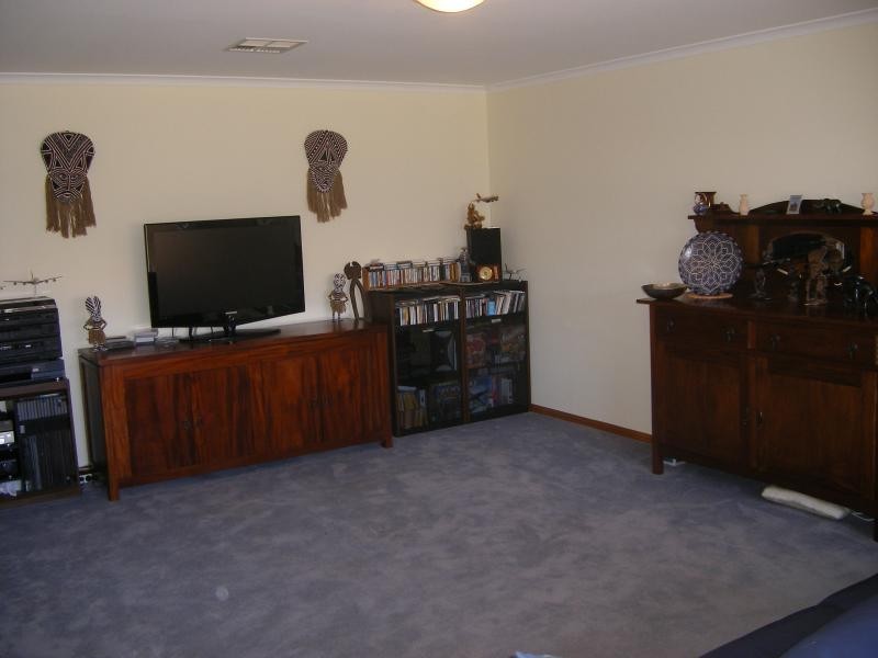 25 Ingleton Drive, Hallett Cove SA 5158