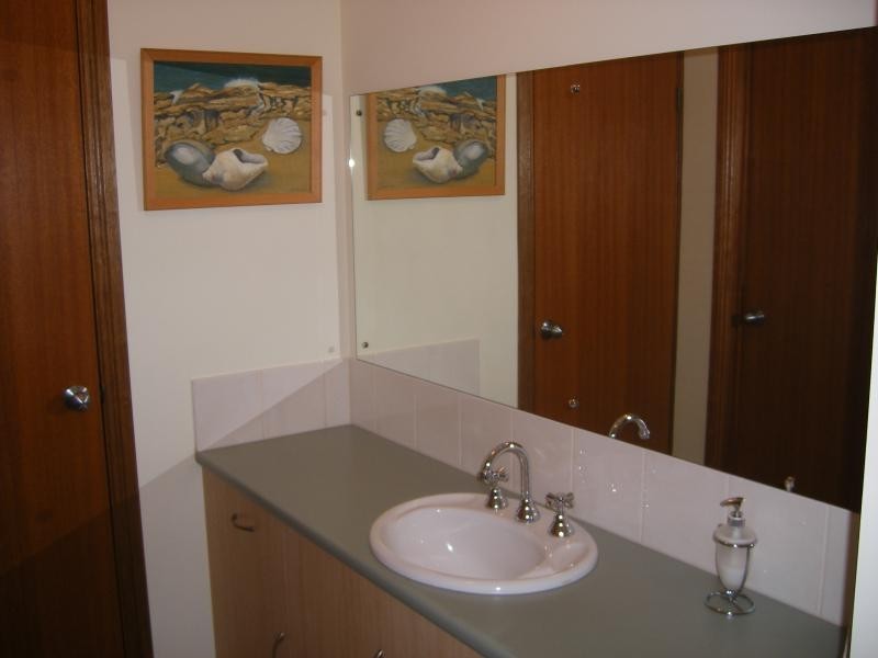 25 Ingleton Drive, Hallett Cove SA 5158