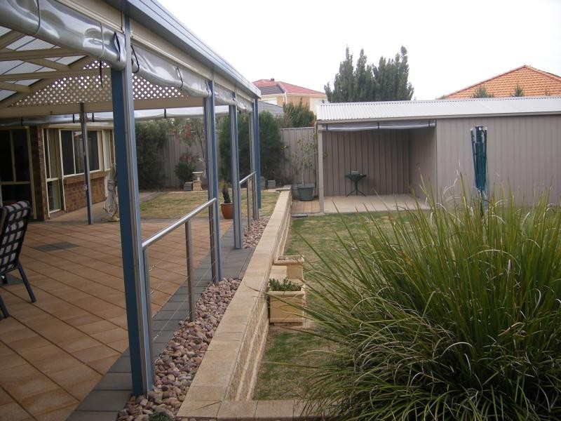 25 Ingleton Drive, Hallett Cove SA 5158