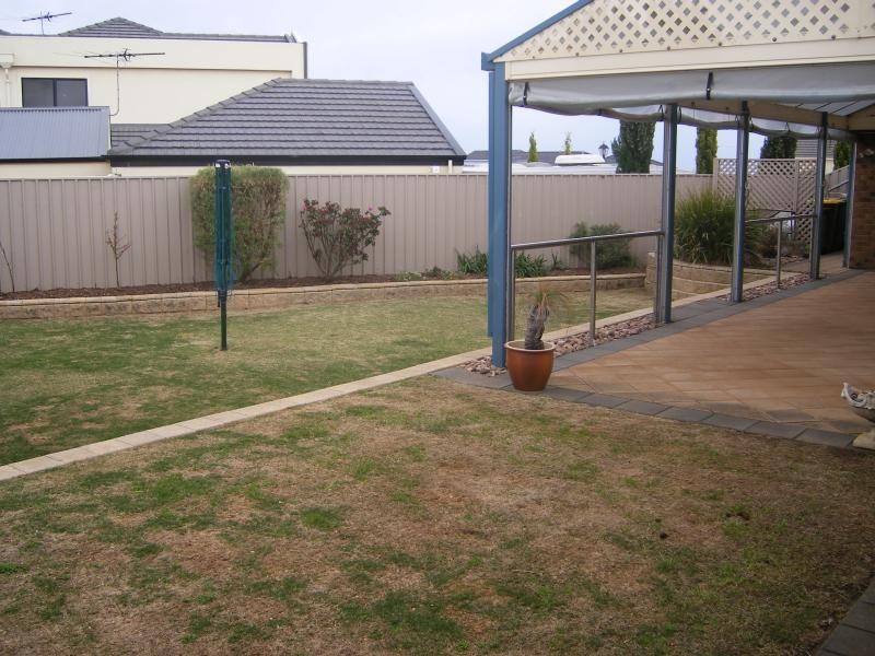 25 Ingleton Drive, Hallett Cove SA 5158