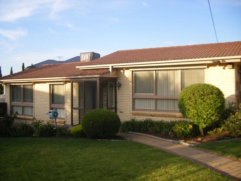 4 Pine Avenue, Seacliff SA 5049