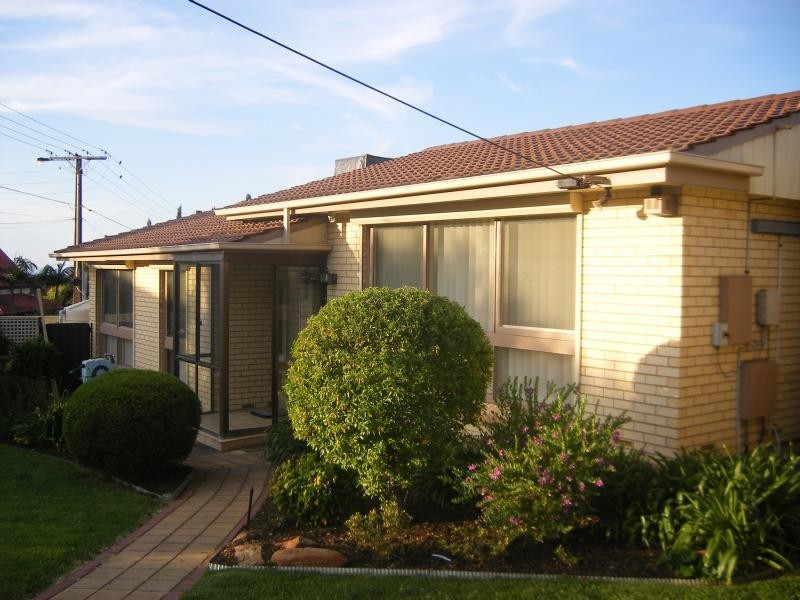 4 Pine Avenue, Seacliff SA 5049