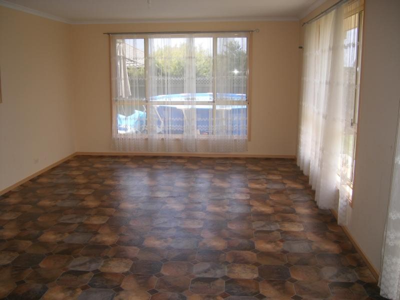 24 Eloise Avenue, Hallett Cove SA 5158