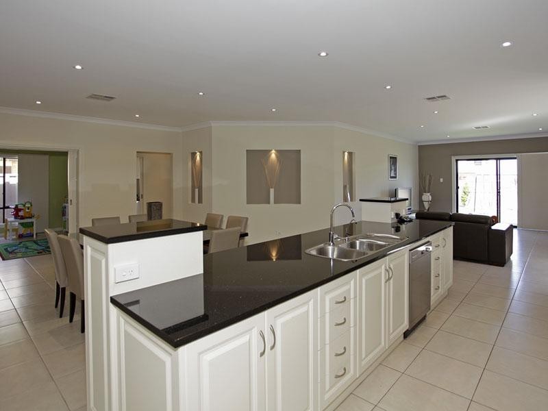 47 Freebairn Drive, Hallett Cove SA 5158